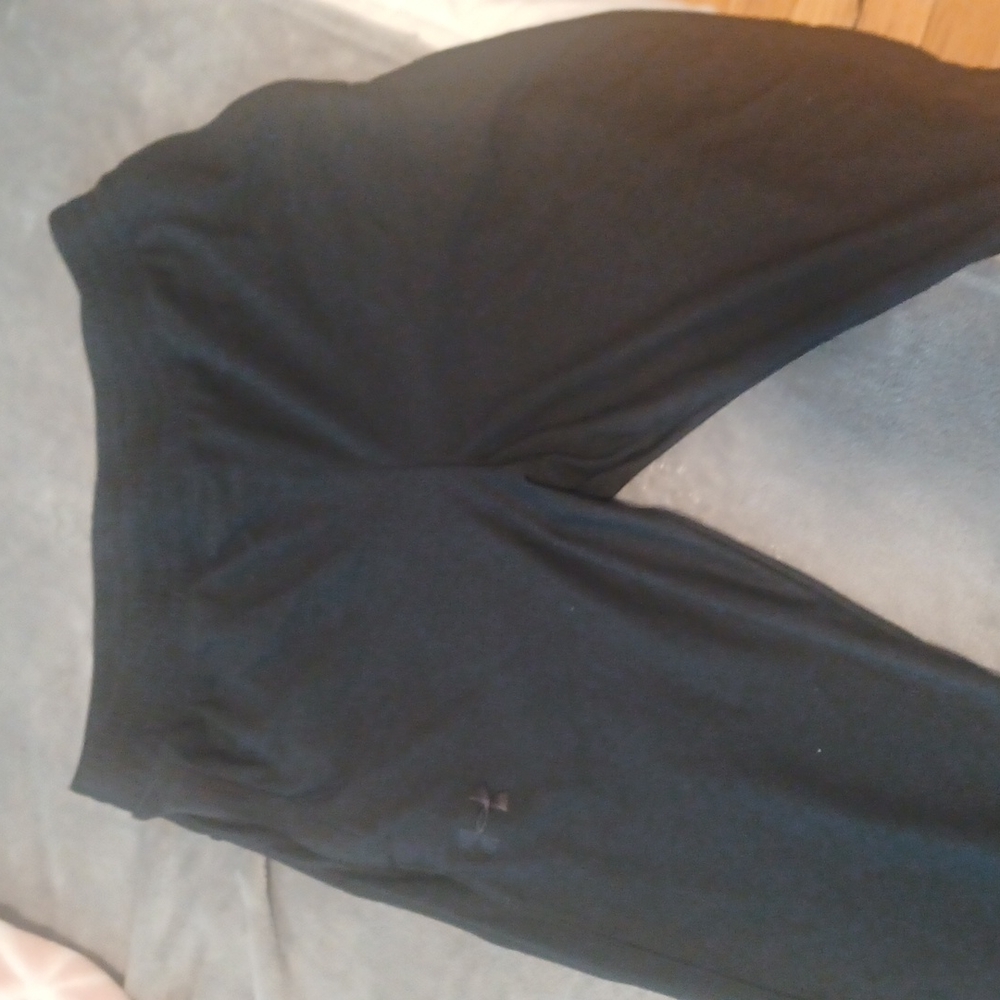 Underamor women's pants. Size,Lg. Zipper pockets & straight leg  zipper bottoms